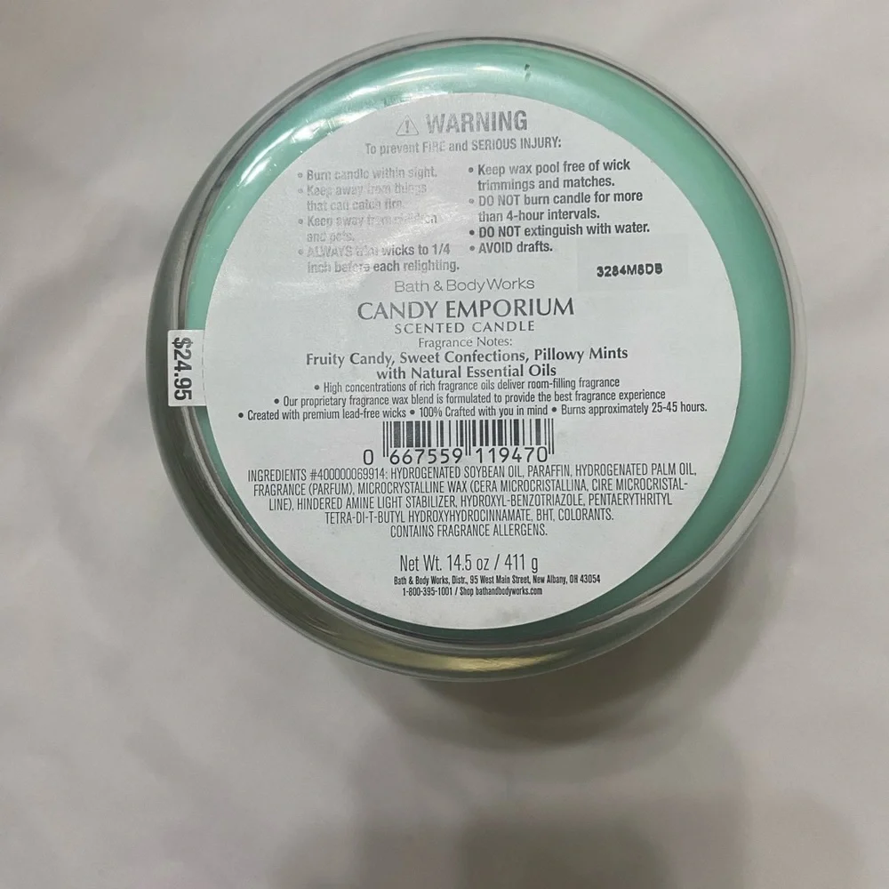 Bath and body works 3 wick candle - Picture 2 of 3